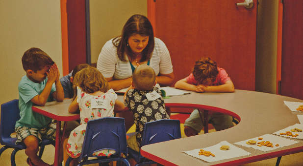 Be sure to pray with your children in class on Sundays. Be sure to pray with your children in class on Sundays.